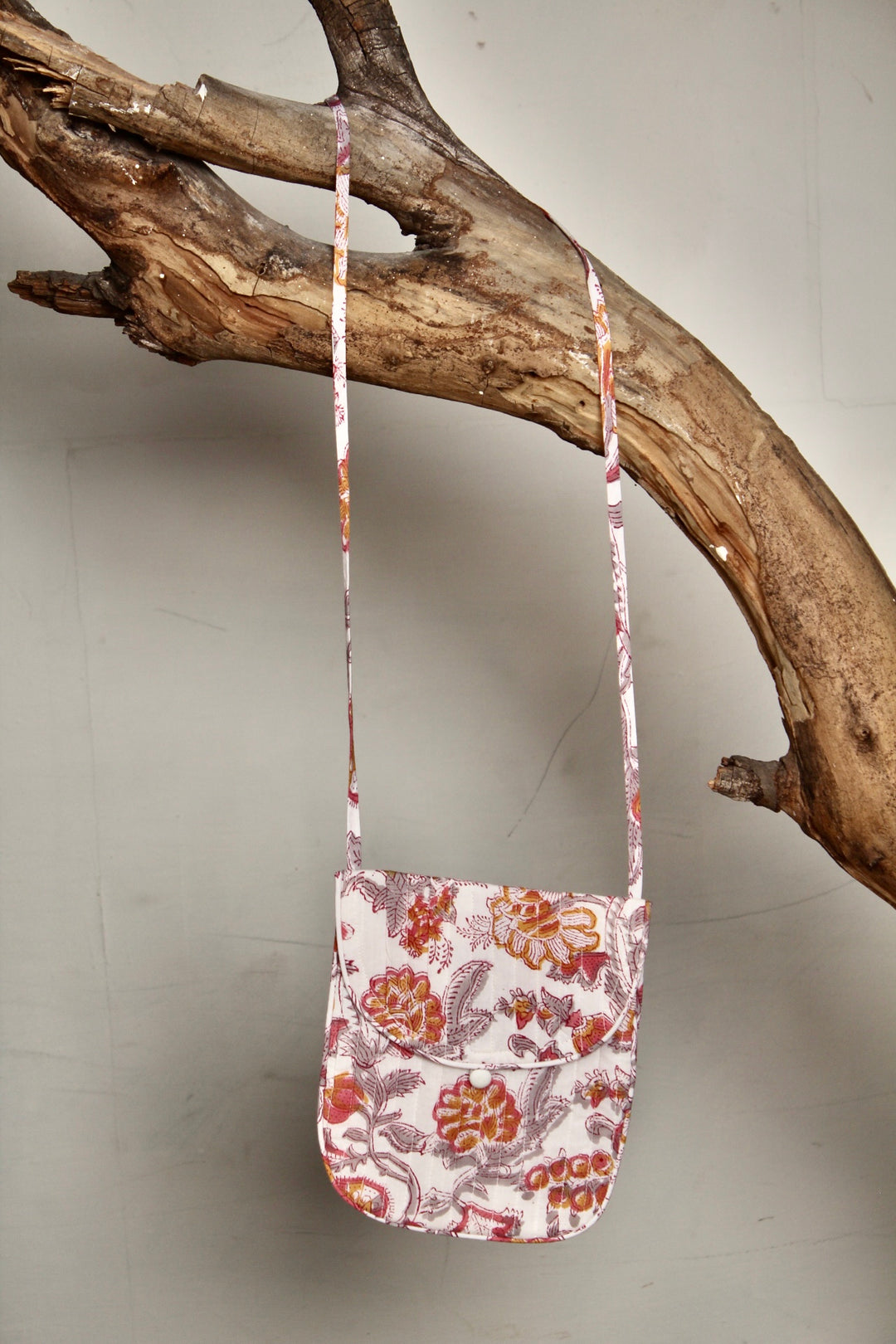 Carnation Chintz Mobile Cover Bag
