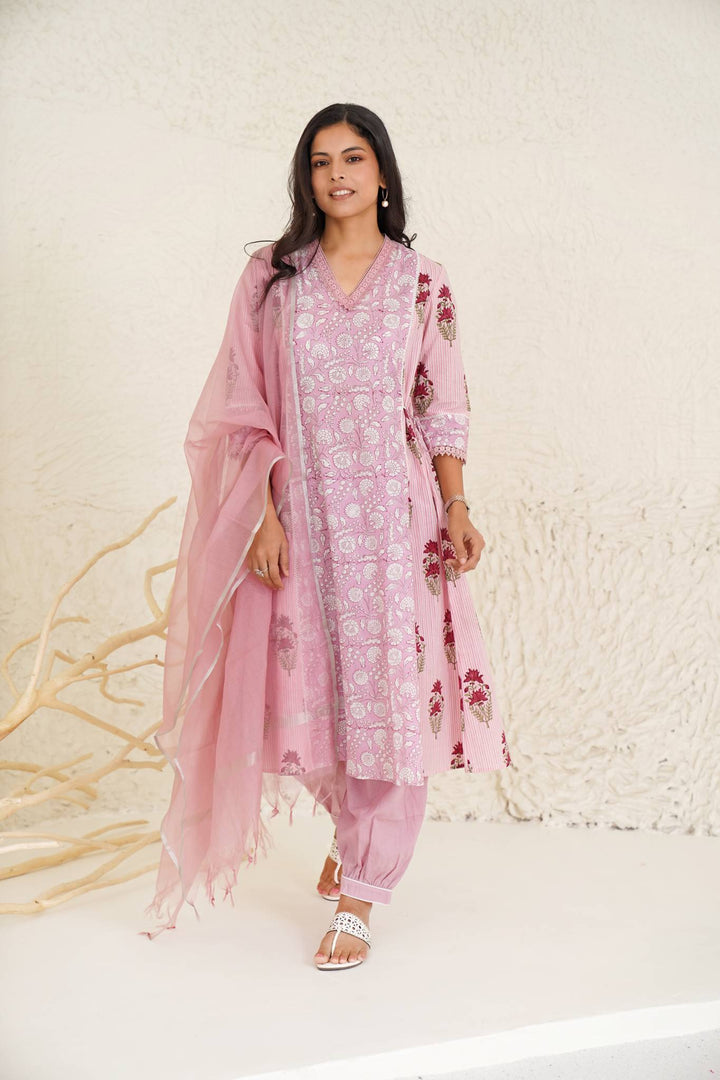 Pink cameo kurta with pegges pants