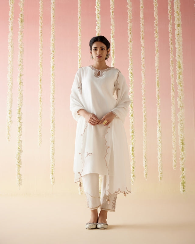 Rose White Kurta with Narrow Pants - Set of 2