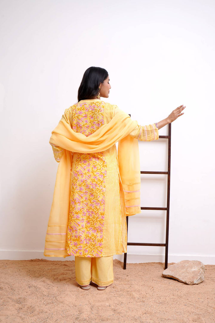 Sunshine plumeria dupatta