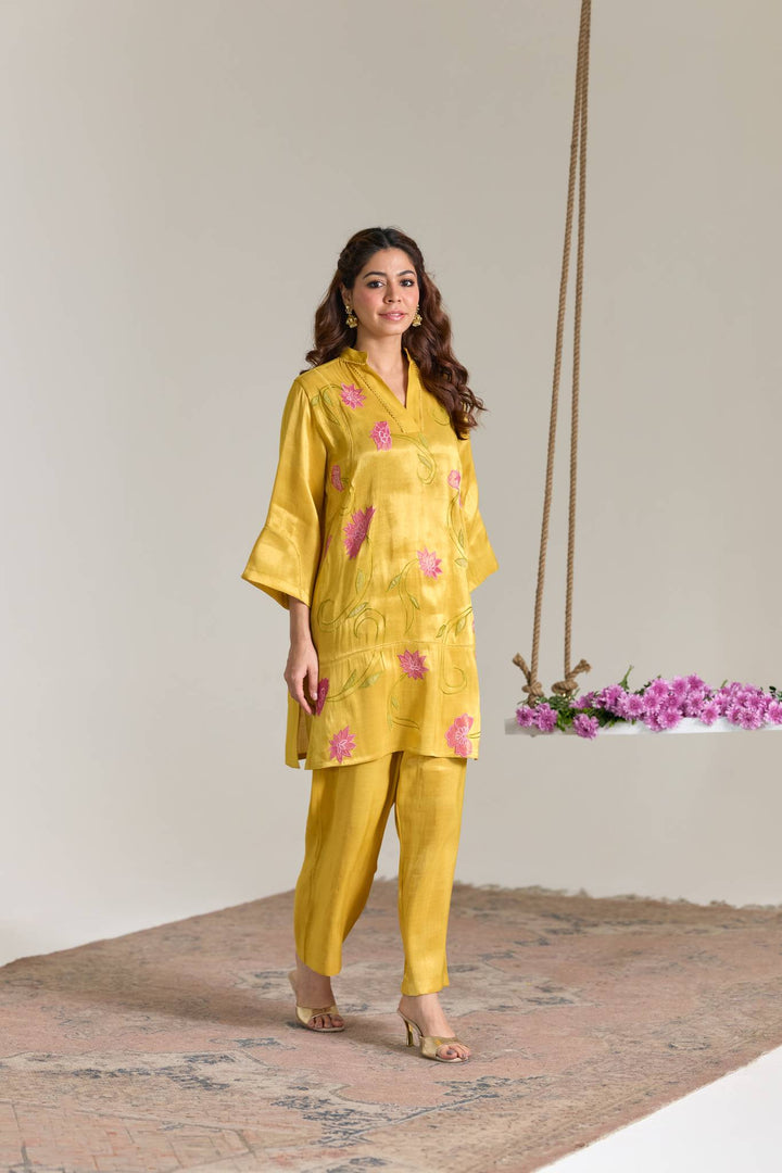 Fuschia Yellow Applique Embroidered Tissue Kurta Set with Panel Dupatta - Set of 3